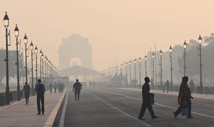 Delhi Records Lowest Minimum Temperature of the Month Amid 'Poor' Air Quality
