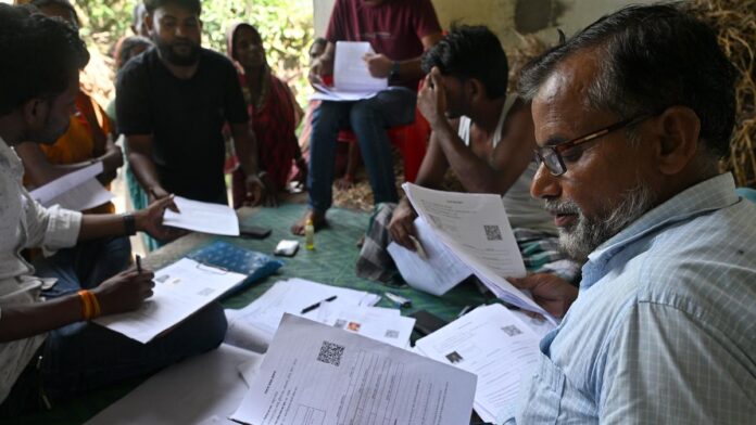SC Mandates Free Legal Aid for Excluded Voters in Bihar, Expresses Concern Over 'False Details'