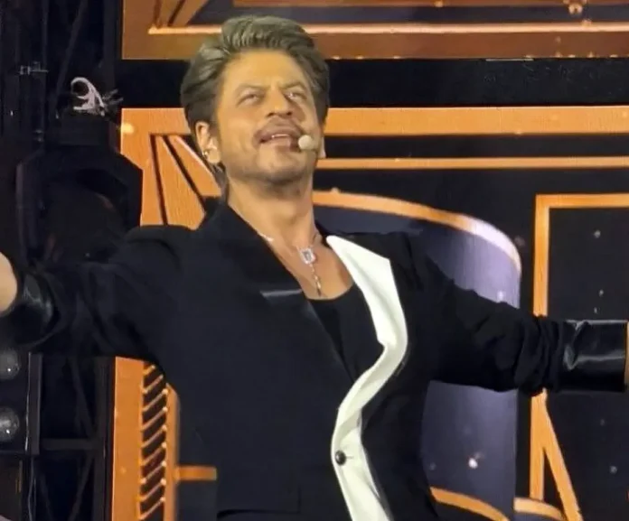 Shah Rukh Khan’s Minimalist Suit Turns Head At Filmfare Awards