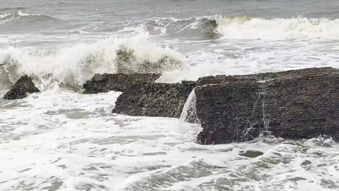 Cyclone 'Ditwah' Intensifies: Red Alert Declared For Coastal Tamil Nadu And Puducherry