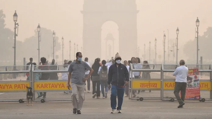 Delhi Air Quality Hits 387 AQI: CAQM Hesitates to Enforce Supreme Court-Mandated Stage 3 Restrictions