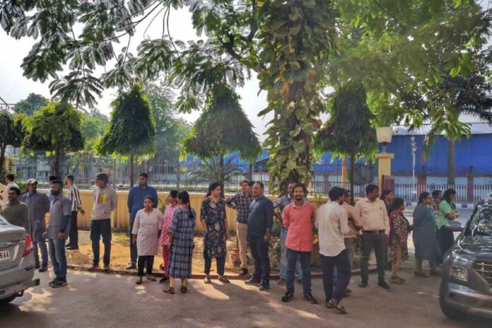 Kolkata: Strong Earthquake Tremors Creates Panic, Residents Rush to Streets