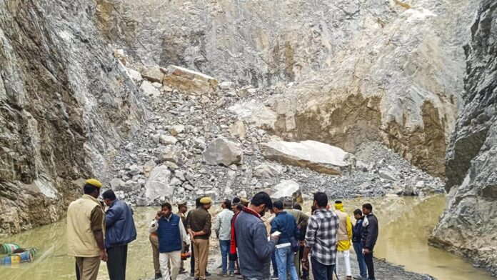 1 Dead, Over a Dozen Trapped After Stone Mine Collapse In UP