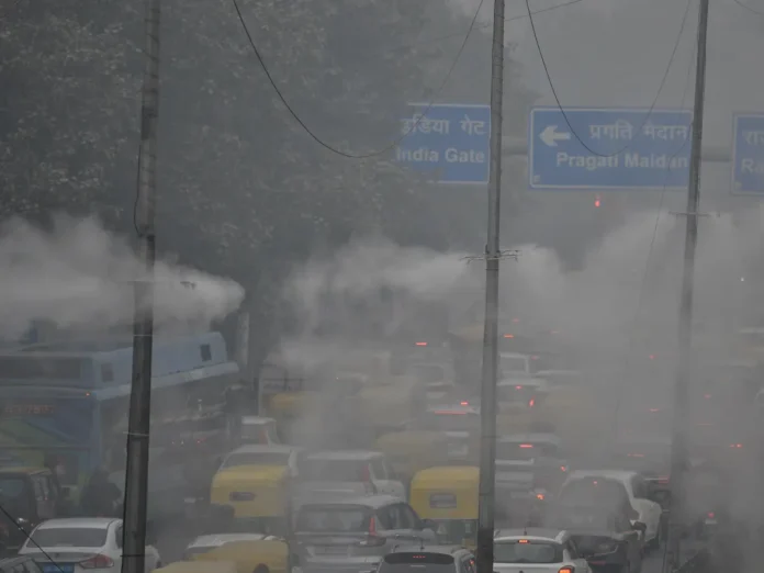 Delhi Wakes Up To ‘Hazardous’ Air Quality As AQI Touches 403; Dense Fog and Cold Wave Add To Woes