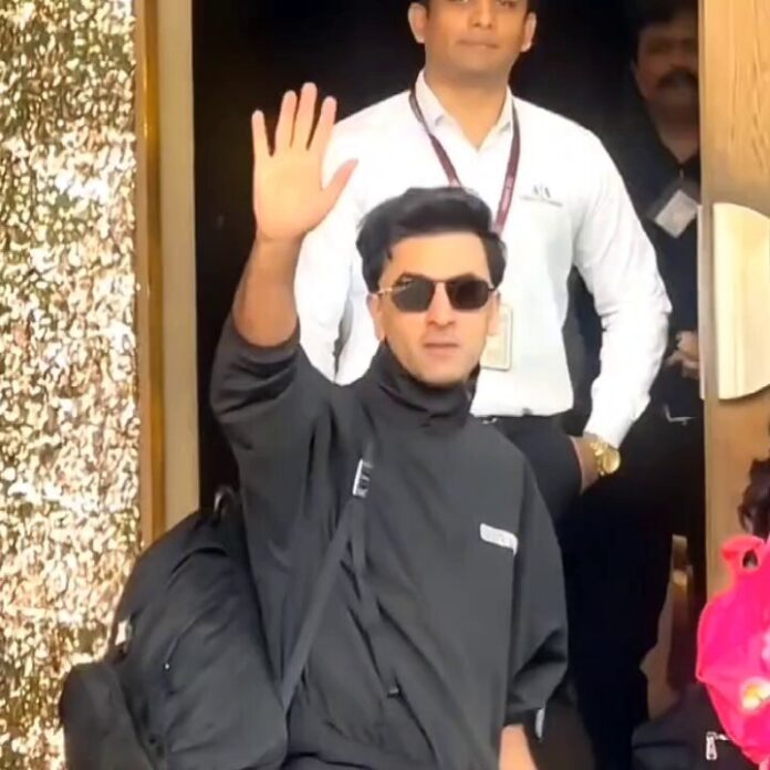 Ranbir Kapoor Clean-Shaven Look Wows Fans! WATCH