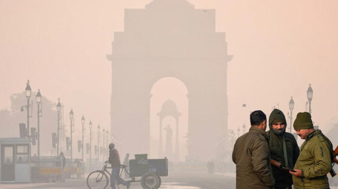 Dense Fog, Severe Air Pollution Grip Delhi as Cold Wave Intensifies