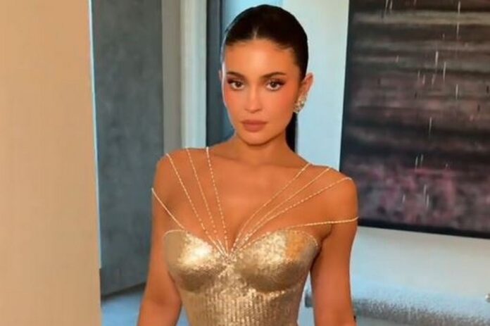 Kylie Jenner Stuns in Gold-Sequin Ashi Studio Gown at Golden Globes 2026