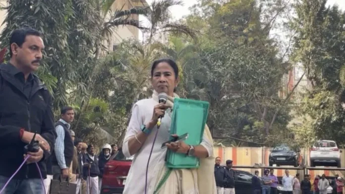 Mamata Banerjee Leads Kolkata Protest Against ED Raids on I-PAC, Accuses Centre of Political Vendetta