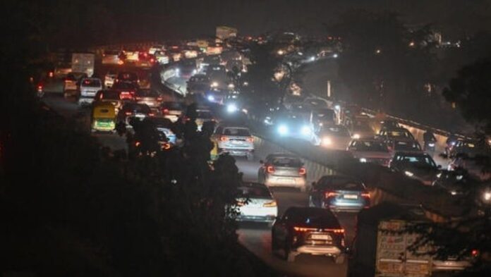 Delhi Under Gridlock: Manpower Crunch Paralyzes Traffic As AI Summit Looms