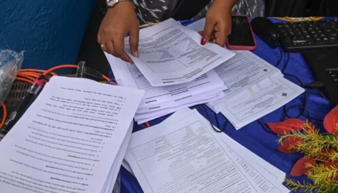 ECI Suspends 7 West Bengal Officials Amid Electoral Roll Crisis