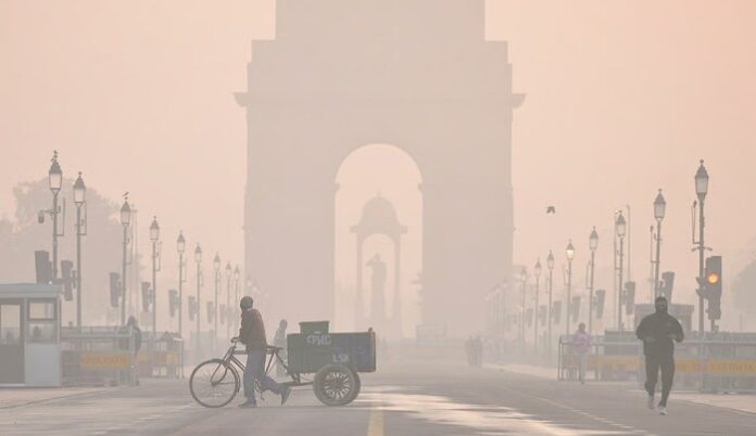 Delhi Wakes Up To Dense Fog And Festive Spirit: Eid-ul-Fitr Celebrations Under Rare March Chill