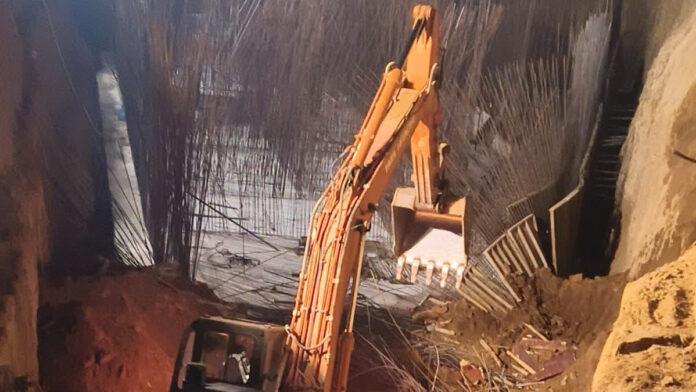 Gurugram Tragedy: 7 Workers Dead as Soil Mound Collapses at Construction Site; Dozen Still Feared Trapped