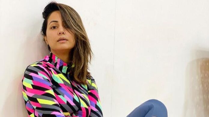 Hina Khan SNAPS At Paps For Creating Chaos After Being Mobbed By Fans